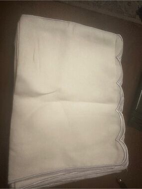 Cream Scalloped Edge placemats set